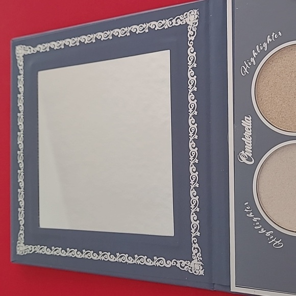 Disney Princess Cinderella Complexion Palette Bronzer Highlighter Blush 6 Shades - Picture 4 of 10